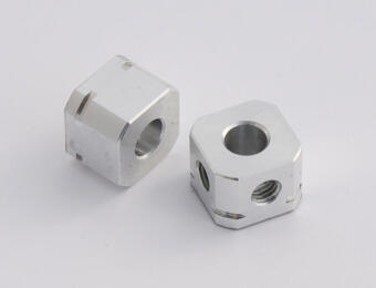 S857/15 Carré de roue 15mm (2 pièces)