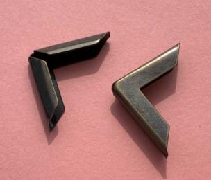 Coin en Métal pour Cartonnage - BRONZE 30x30mm Ep 4mm (x4u)