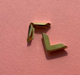 Coin en Métal pour Cartonnage - OR 16x16mm Ep 3.5mm (x4u)