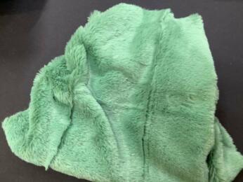 FOURRURE - Tissu en Peluche VERT JADE (51x43cm)